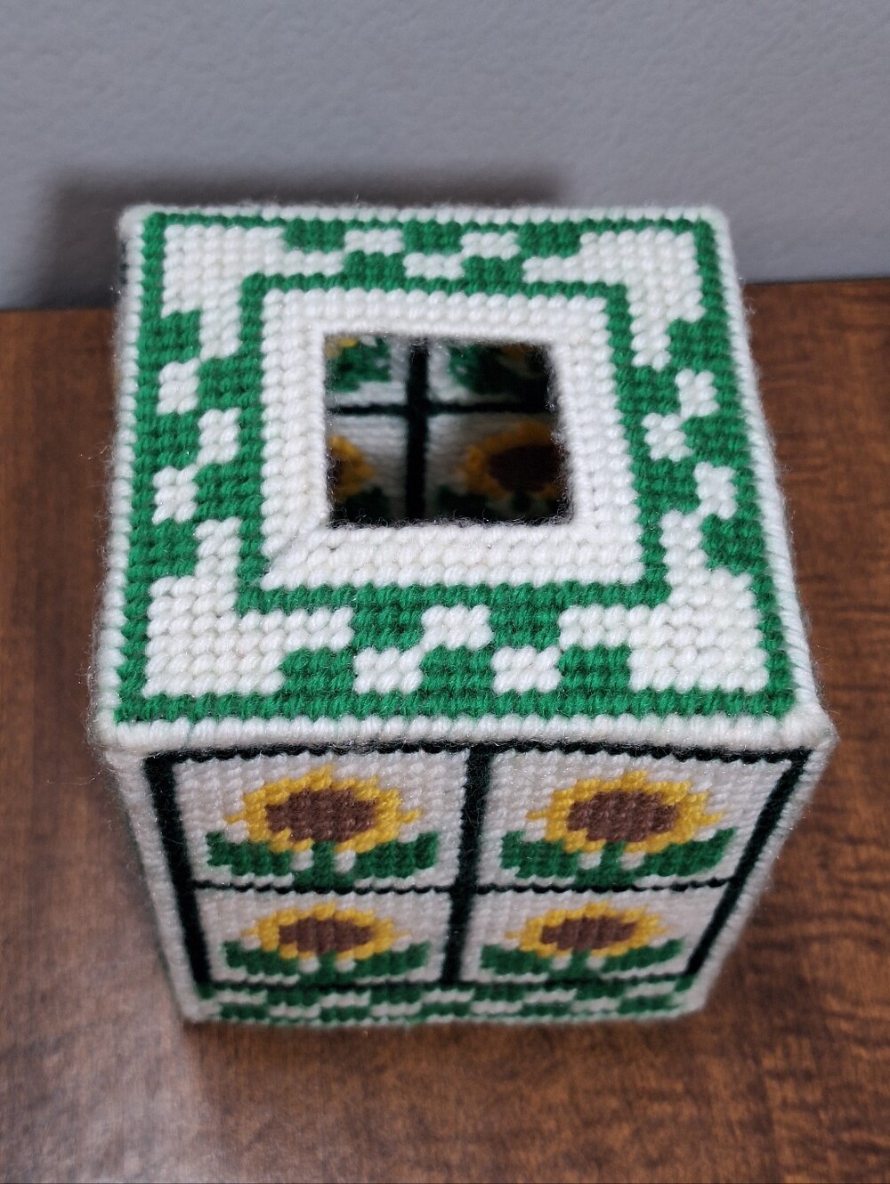 Vintage Retro MCM Handmade Needlecraft Sunflower Tissue Box Cover Yellow Green - Picture 4 of 13